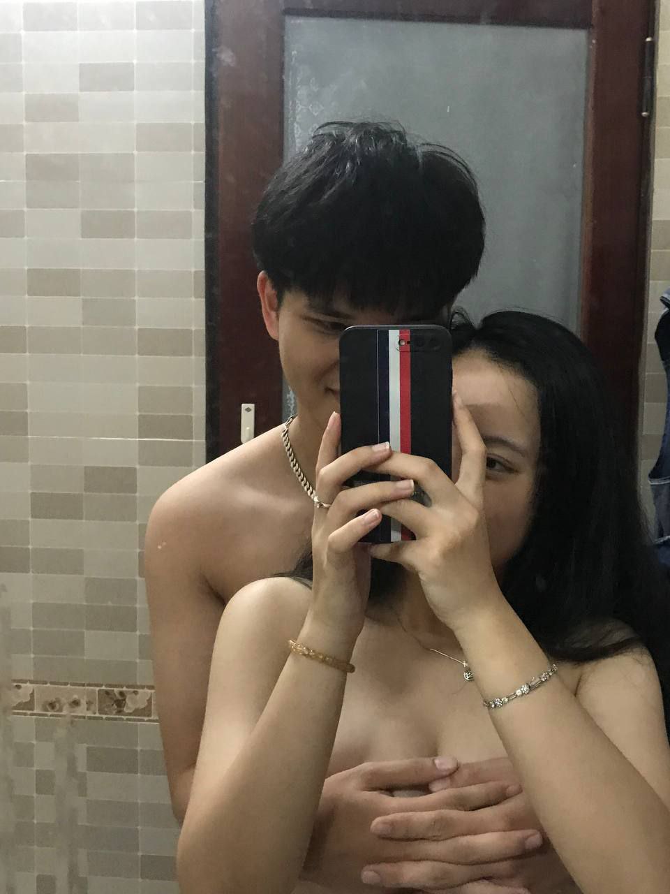 336KNB-238 "Tôi muốn tiền, nhưng tôi không thể làm một công việc bình thường ♪" là lời của một người phụ nữ đã kết hôn, người có vẻ trong sáng nhưng hơi nguy hiểm, người đã nộp đơn xin đóng vai AV.