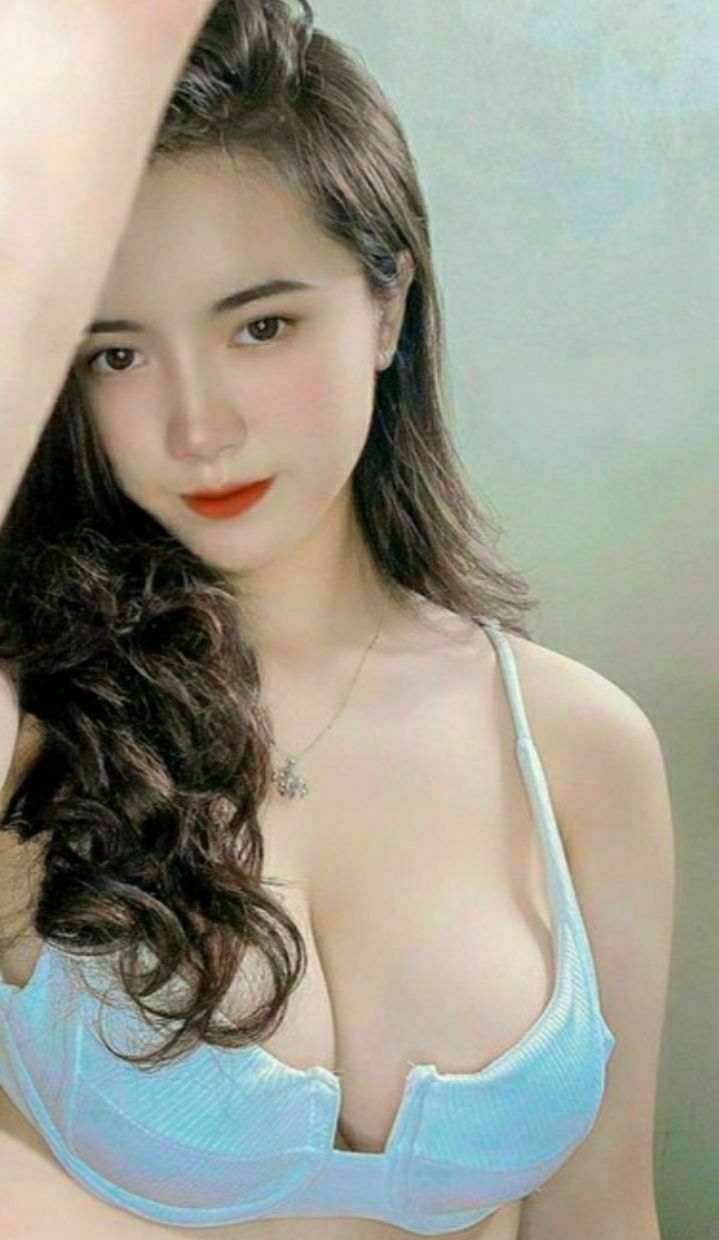 Em sinh viên cho thằng bạn địt để được ở nhờ